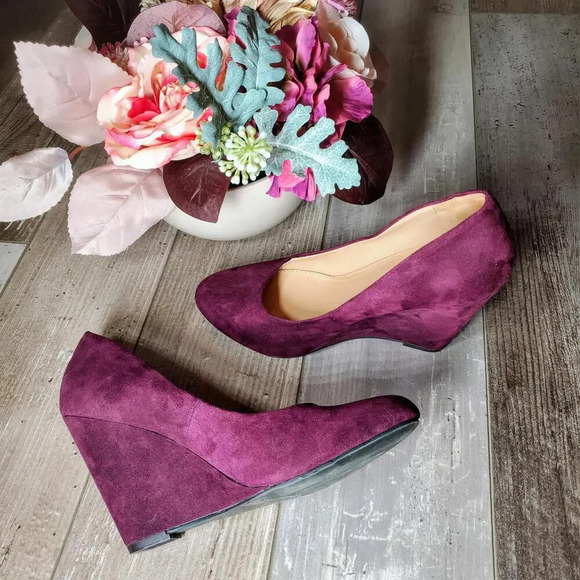 BANANA REPUBLIC Suede Round Toe Wedges Size 6 Wine Color - Picture 1 of 15